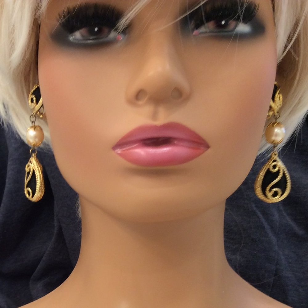 Vintage Black gold & pearl clip-on earrings